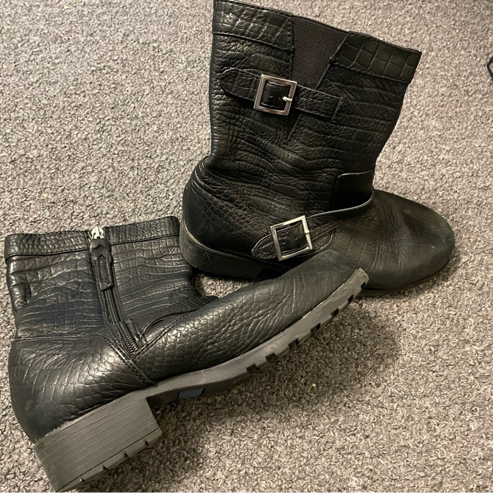 Women’s Softwalk Black Leather Fuzzy Lined Winter Biker-Like Boots Size 8.5